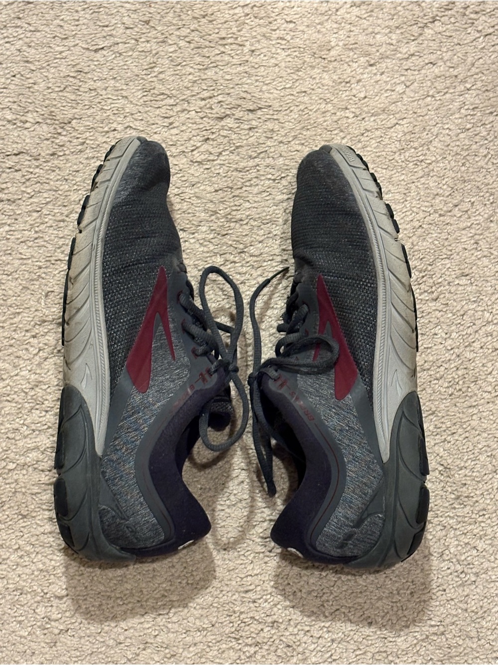 Brooks Men’s PureCadence 7 Grey/Maroon Size 10.5